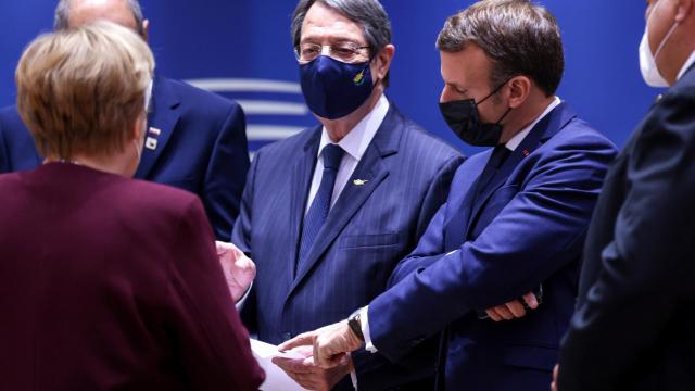 Angela Merkel y Emmanuel Macron, durante la cumbre de este viernes