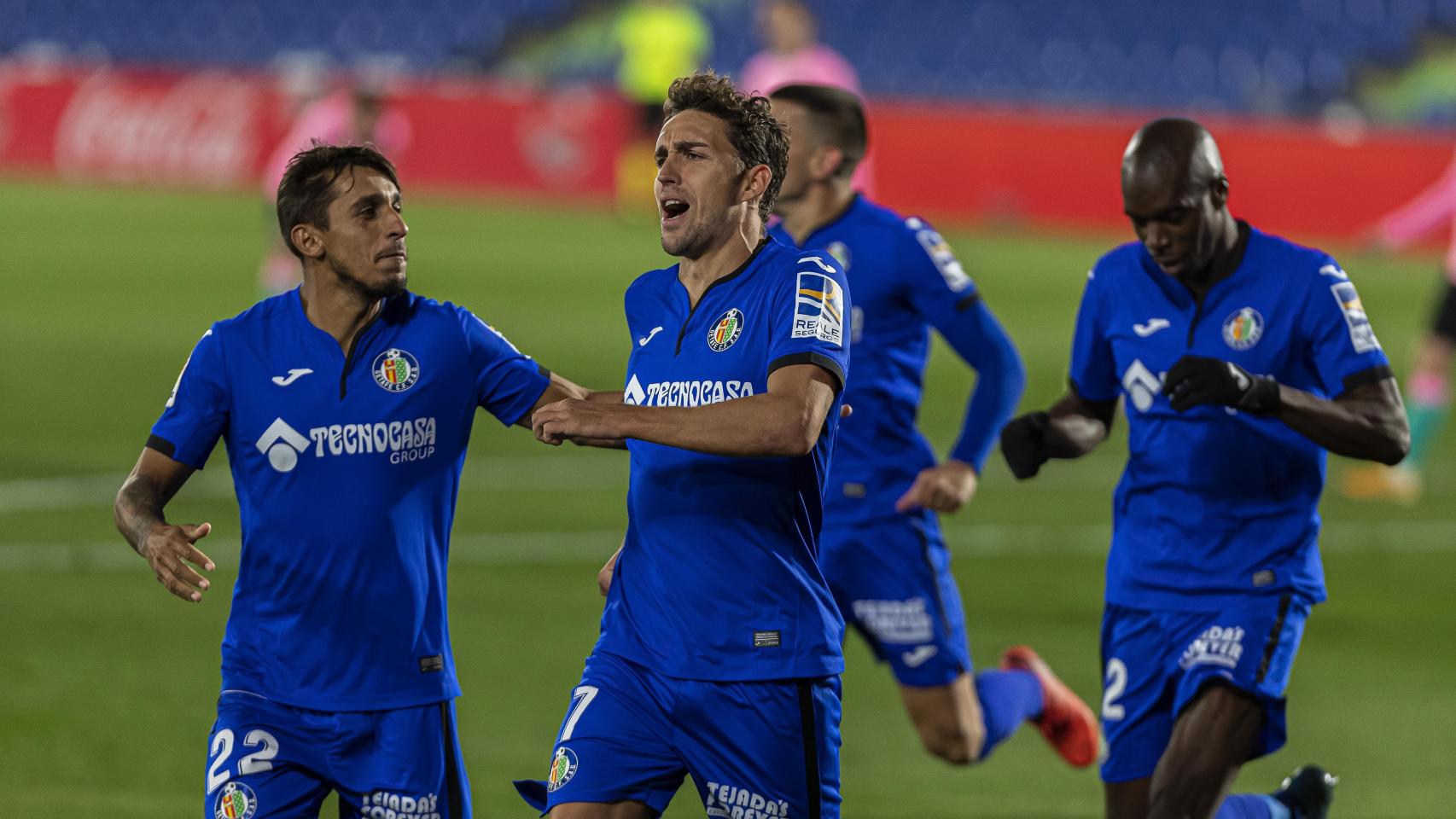 Los jugadores del Getafe celebran el gol de Mata