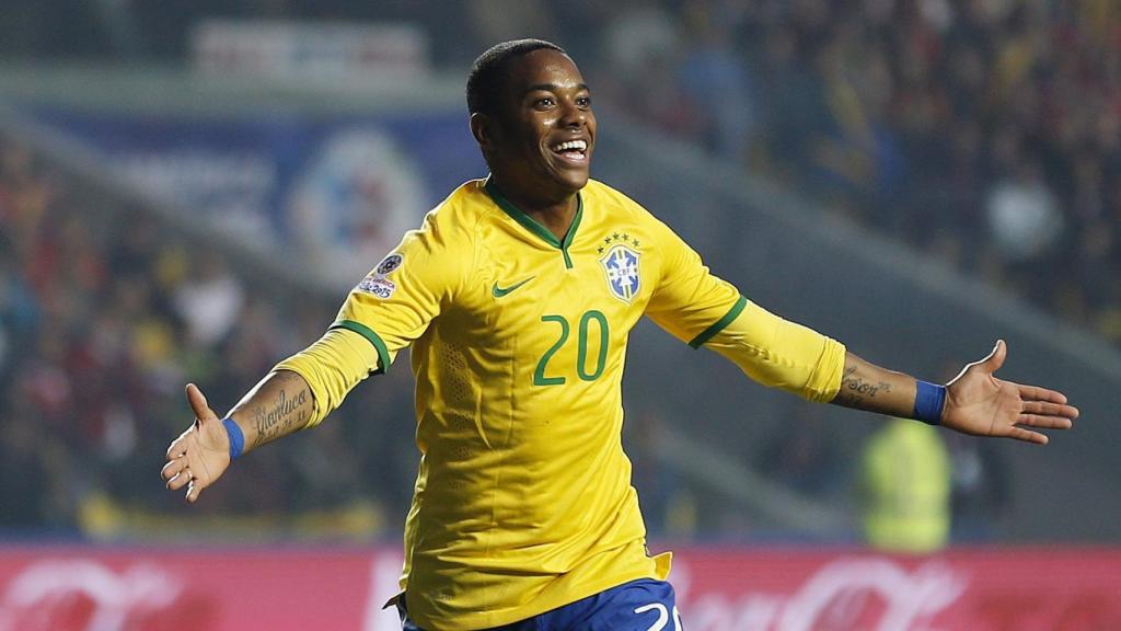 Robinho durante un partido con Brasil