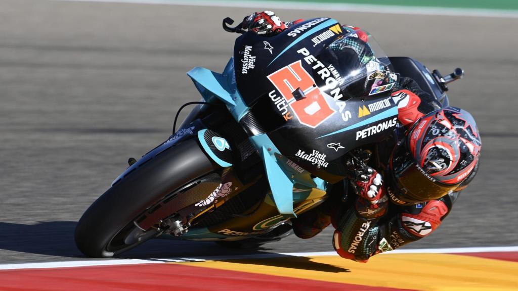 Fabio Quartararo traza un viraje en el circuito de MotorLand Aragón, a las afueras de Alcañiz.