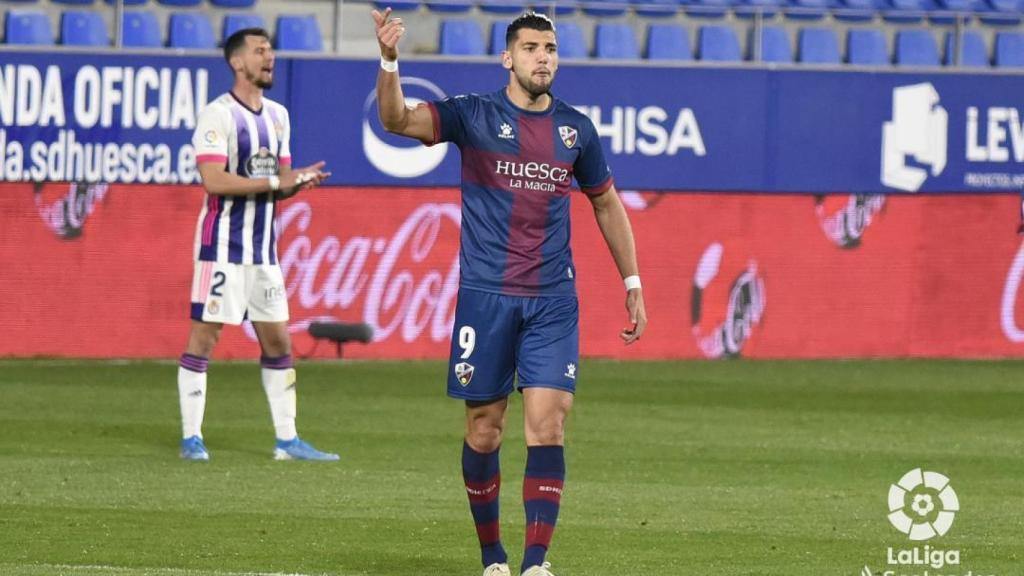 Rafa Mir celebra el primer tanto del Huesca