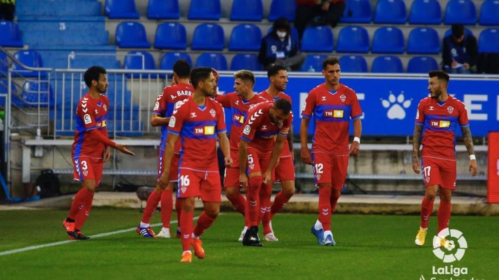 El Elche celebra uno de sus goles ante el Alavés