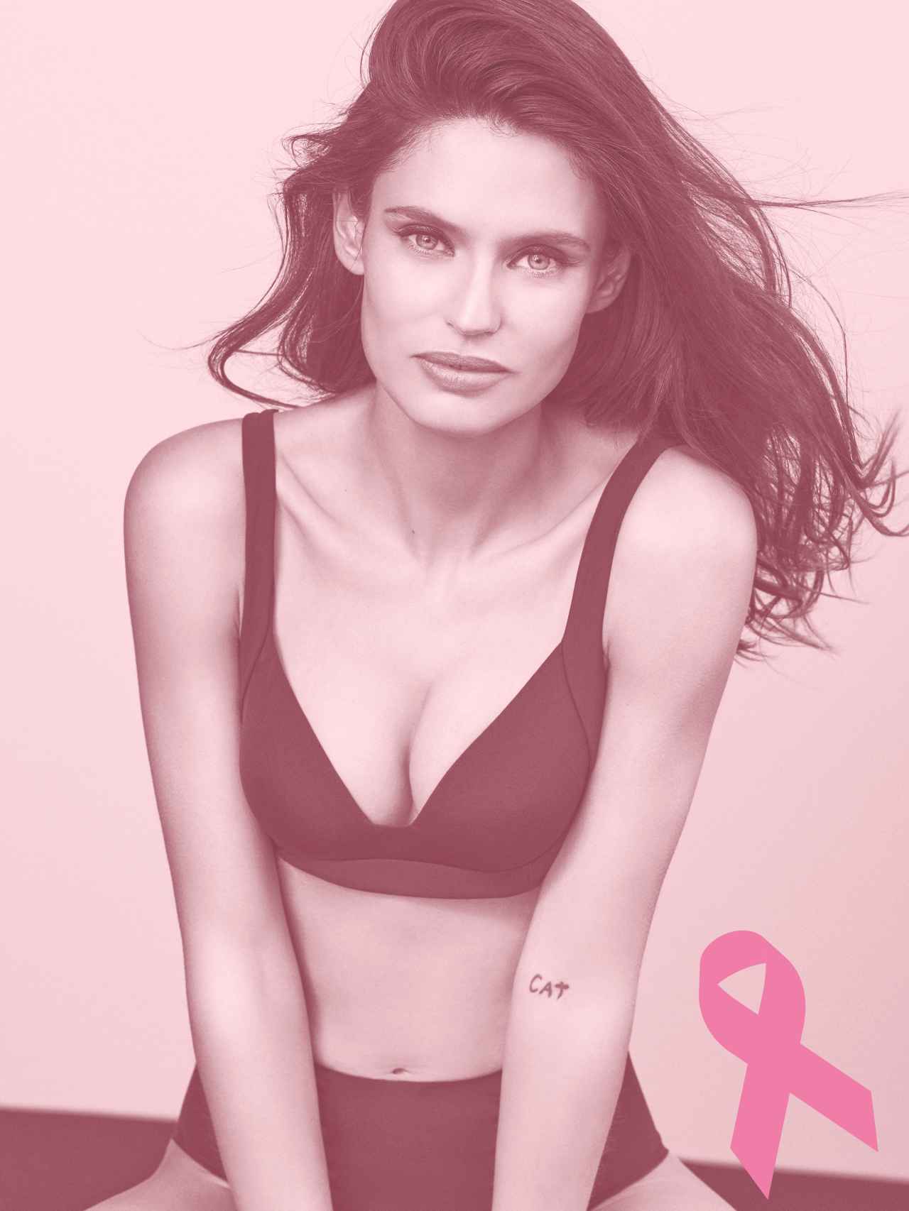 La modelo Bianca Balti posa con el sujetador 'Innergy' para la campaña contra el cáncer de mama.