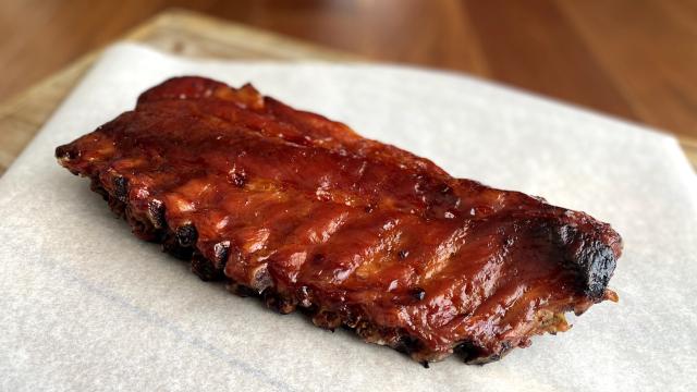 Costillas de cerdo barbacoa en Kamado Joe, las más tiernas y jugosas