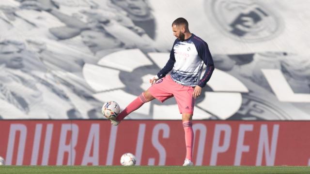 Karim Benzema, en el calentamiento del partido entre el Real Madrid y el Cádiz CF