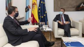 Feijóo durante su reunión con el alcalde de Ferrol, Ángel Mato