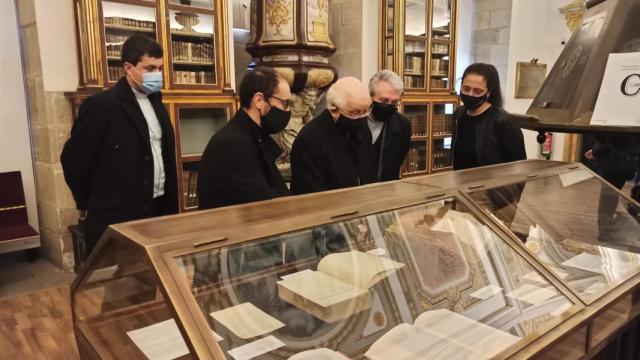 Se exhibe en la Catedral de Santiago por primera vez un manuscrito del siglo XV