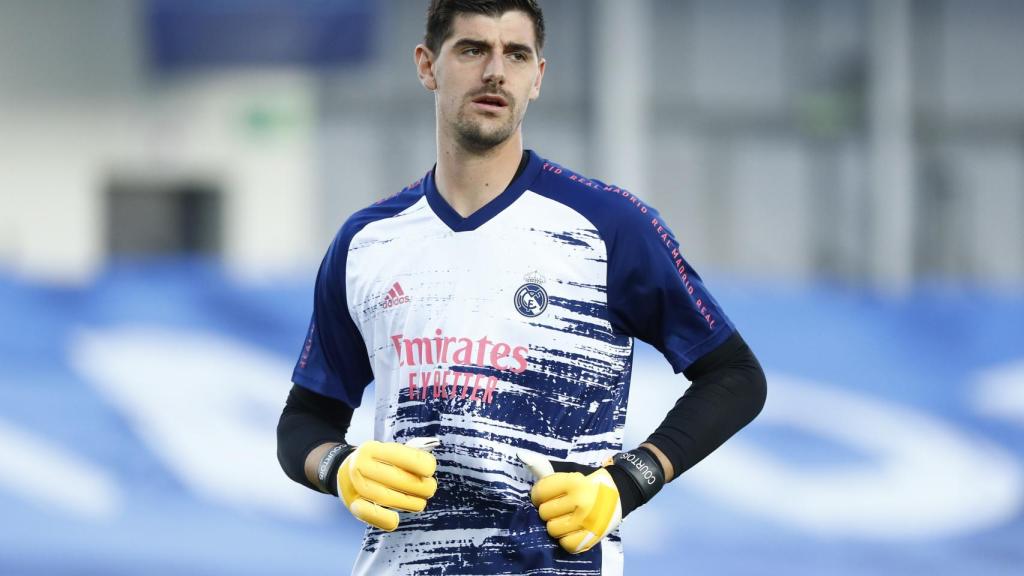 Thibaut Courtois, durante el calentamiento previo al Real Madrid - Shakhtar Donetsk