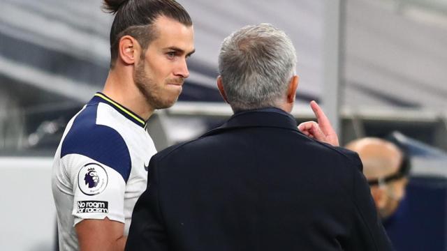 Mourinho y Bale, en un partido del Tottenham