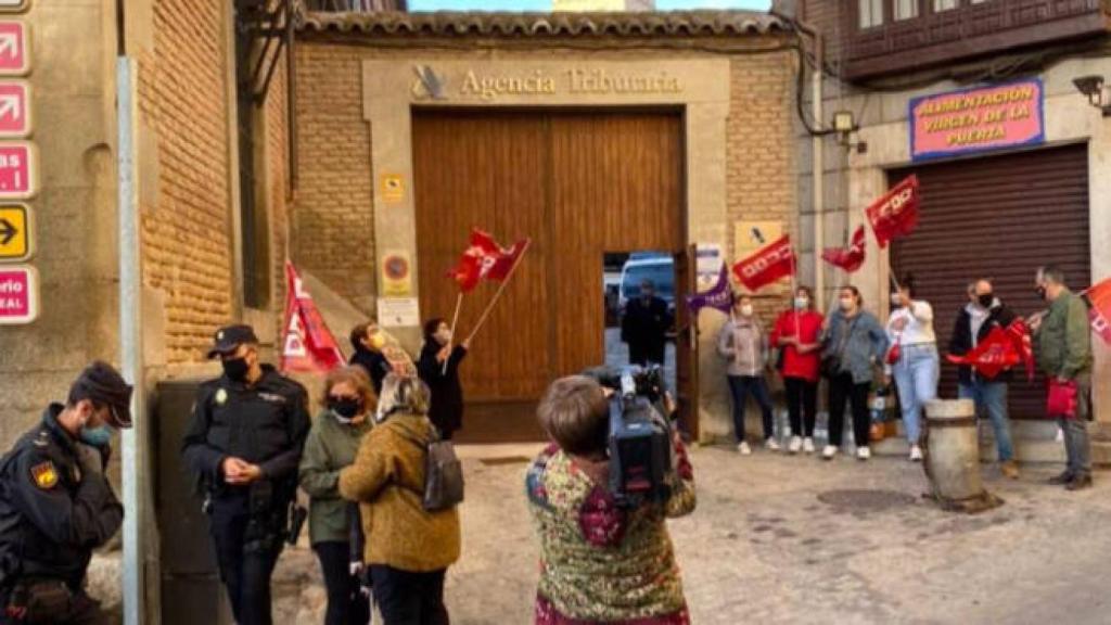 Concentración de las trabajadores de la limpieza de la Agencia Tributaria. Foto: CCOO