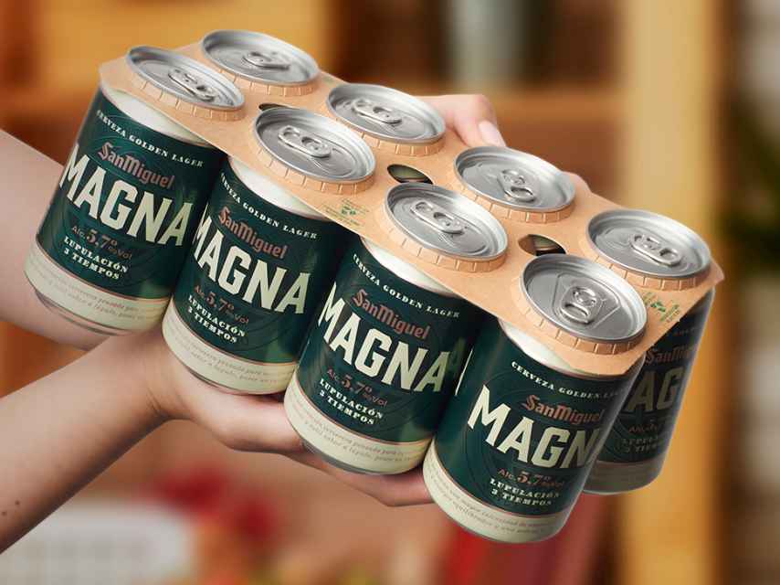 Latas de Magna agrupadas con cartón biodegradable.