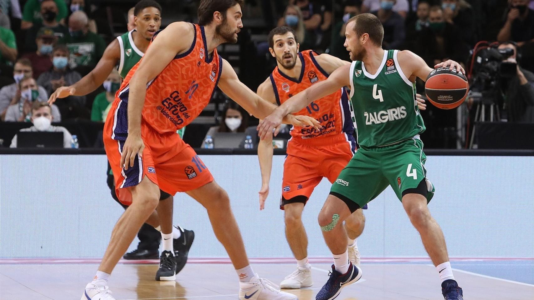 El Valencia conquista la pista del líder Zalgiris