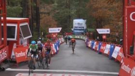 Daniel Martin supera a Roglic y Carapaz en La Laguna Negra