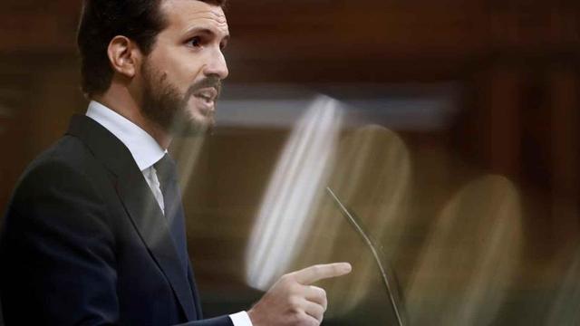 El presidente del PP, Pablo Casado, desde la tribuna del Congreso este jueves.