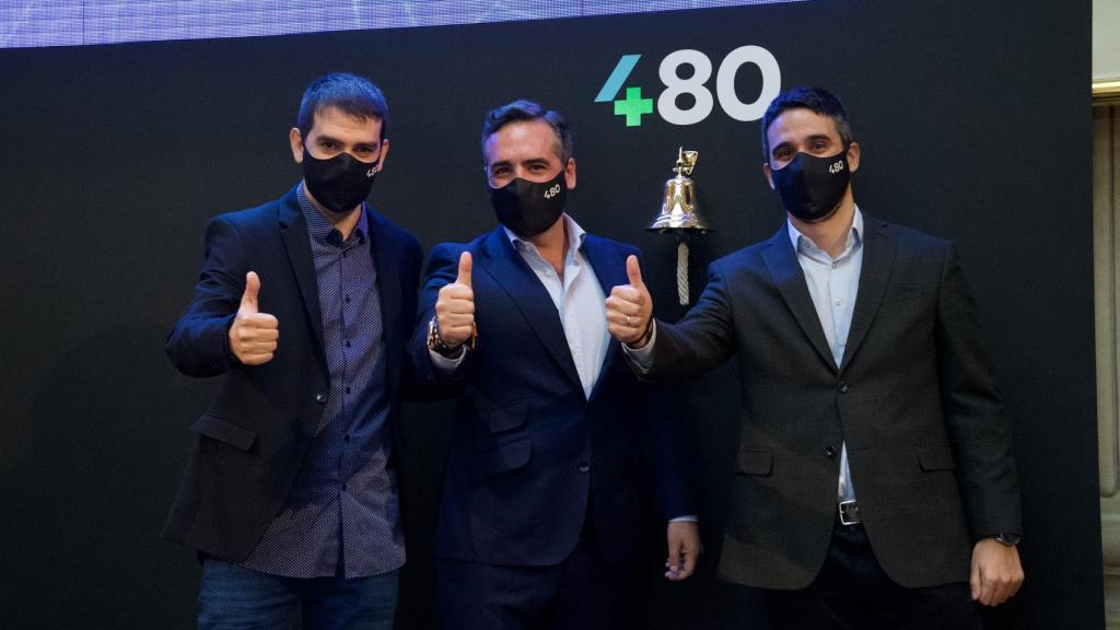 El director tecnológico, el presidente y el consejero delegado de Cuatroochenta en su debut en BME Growth.