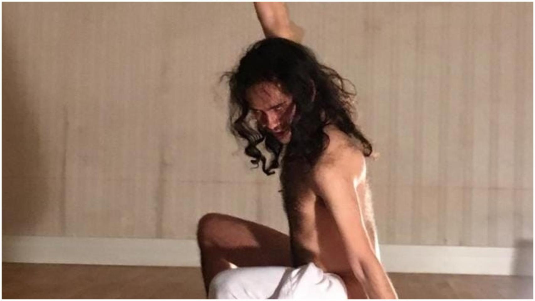 Henrique, profesional de la danza Butoh.