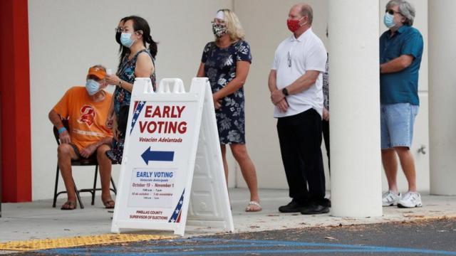 Cola para votar anticipadamente en Estados Unidos.