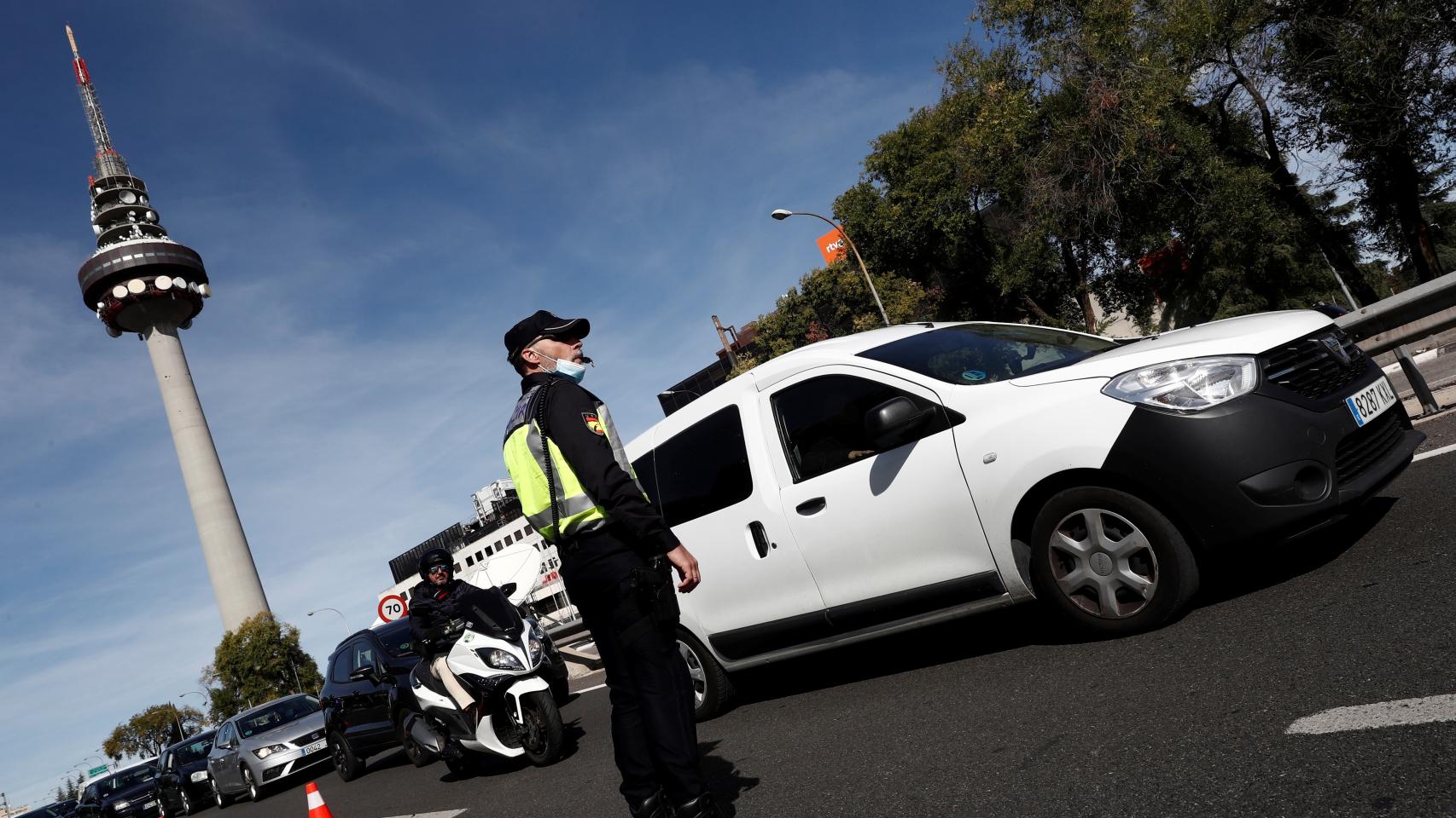 Control policial en el acceso a capital por la A-6.