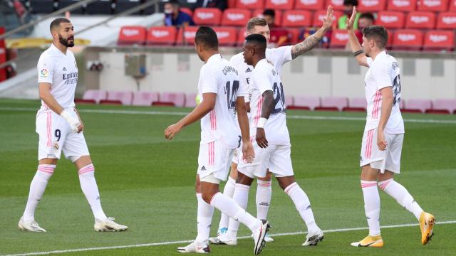 Los jugadores del Real Madrid celebran el gol ante el Barça