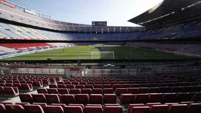 Vista del Camp Nou en el calentamiento de El Clásico