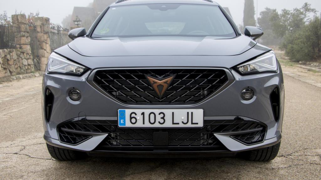 Este nuevo Cupra Formentor abre un hueco entre modelos como el Kia XCeed y los premium BMW X2, Mercedes GLA o Lexus UX, entre otros.