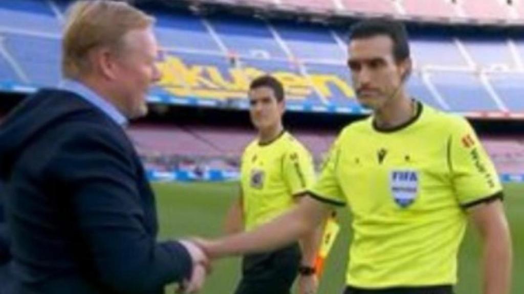 Ronald Koeman, tras finalizar El Clásico yendo a por Martínez Munuera