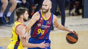 Nick Calathes prepara una jugada