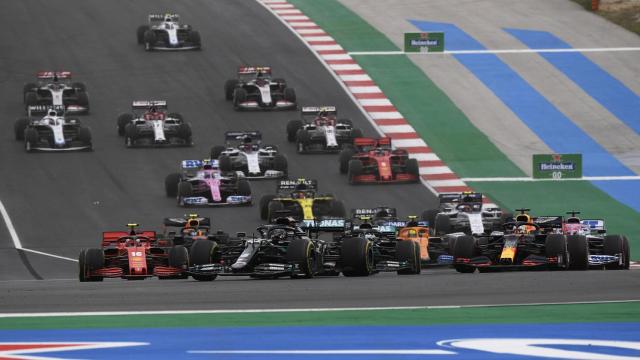 Lewis Hamilton, en la salida del Gran Premio de Portugal en Portimao