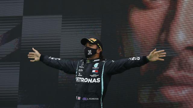 Lewis Hamilton celebra su victoria en el Gran Premio de Portugal de Fórmula 1