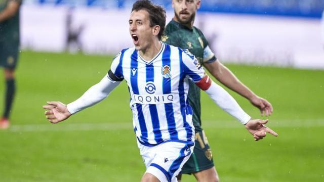 Oyarzabal celebra uno de sus goles con la Real Sociedad ante el Huesca en La Liga