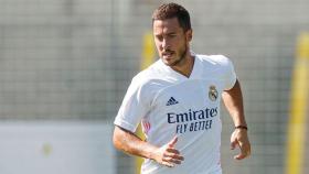 Eden Hazard, con la camiseta blanca del Real Madrid para la 2020/2021