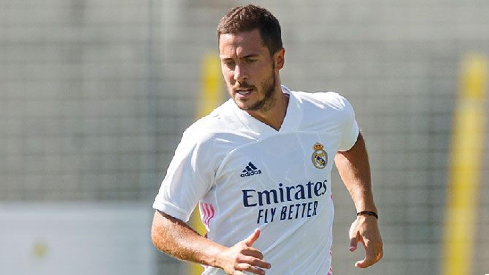 Eden Hazard, con la camiseta blanca del Real Madrid para la 2020/2021