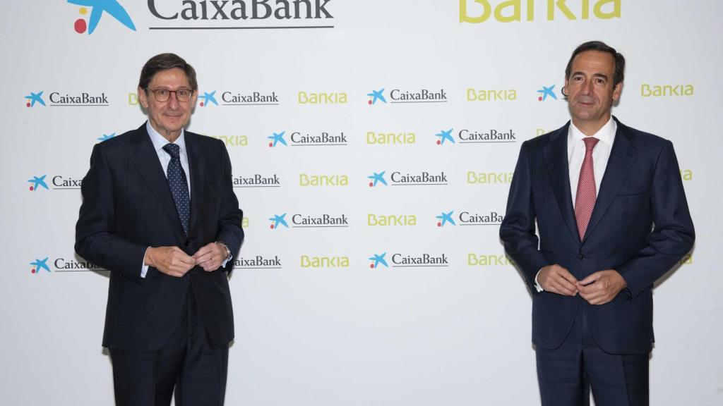 El presidente de Bankia, José Ignacio Goirigolzarri, y el consejero delegado de CaixaBank, Gonzalo Gortázar.