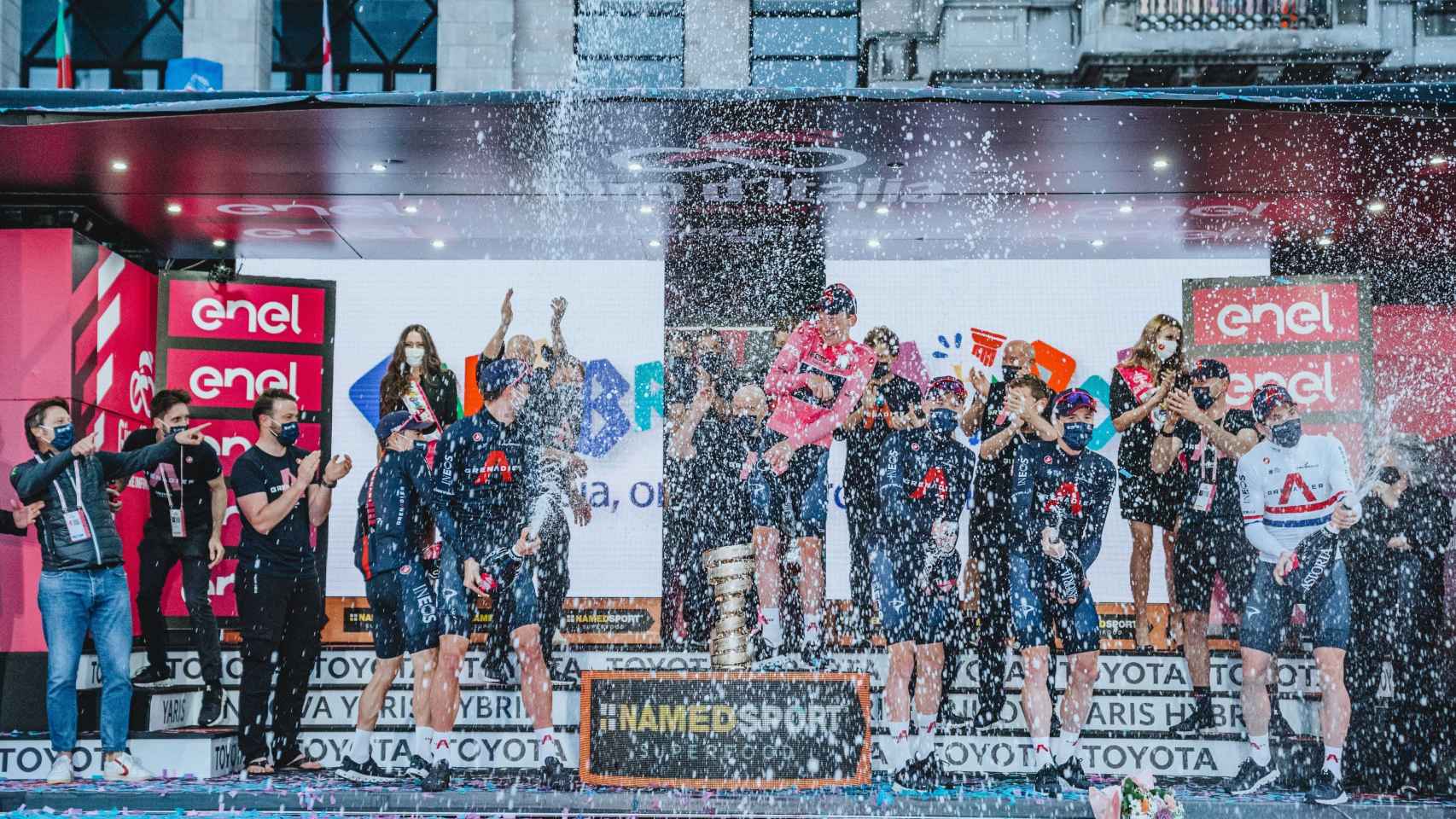 INEOS celebra su triunfo en el Giro de Italia 2020