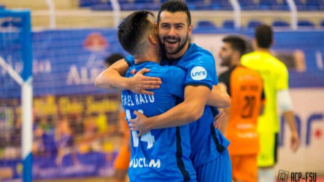 Chino celebrando un gol con el Viña Albali Valdepeñas. Foto: ACP (FS Valdepeñas)