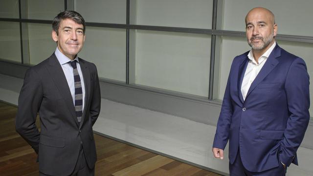 Domingo Mirón, de Accenture y Javier de la Cuerda, de Enimbos.