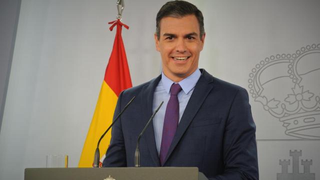 Pedro Sánchez, presidente del Gobierno, en la sala de prensa de Moncloa.