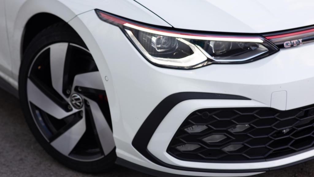 Los faros del Volkswagen Golf GTI son de led Matrix.