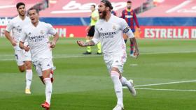 Lucas Vázquez celebra el gol de Ramos