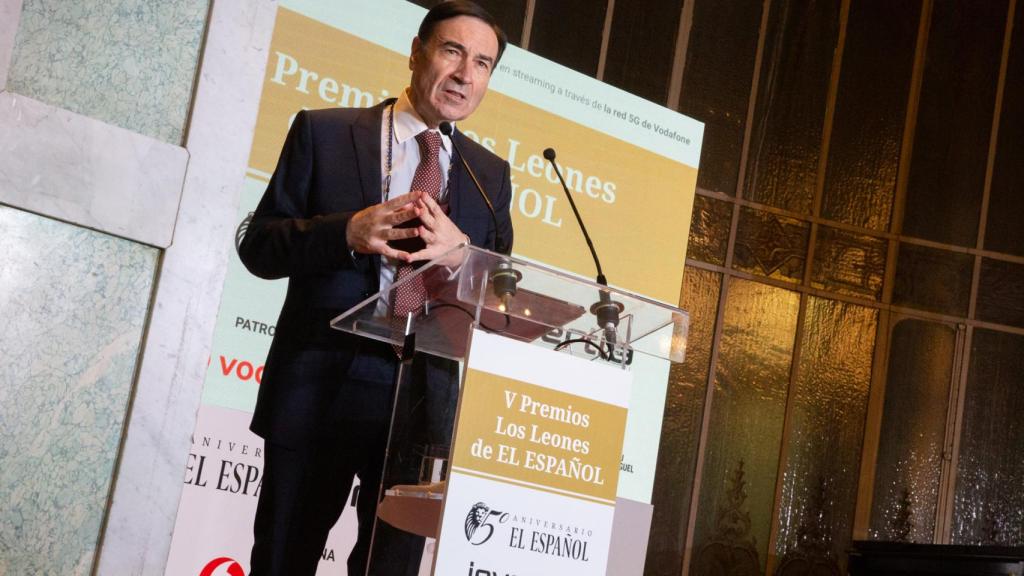 Pedro J. Ramírez durante su discurso en el Gran Salón del Casino de Madrid.