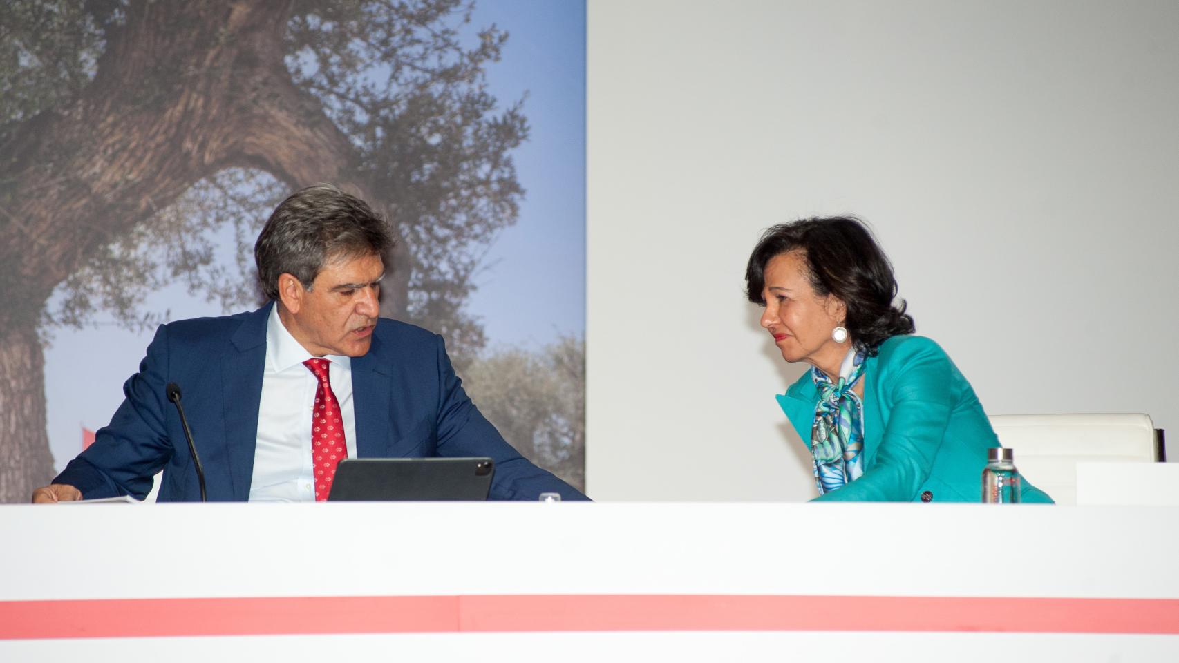 José Antonio Álvarez junto a Ana Botín en una presentación de resultados del banco.