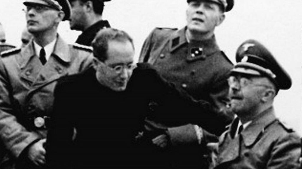 Martínez Santa-Olalla al lado de Himmler en El Escorial.