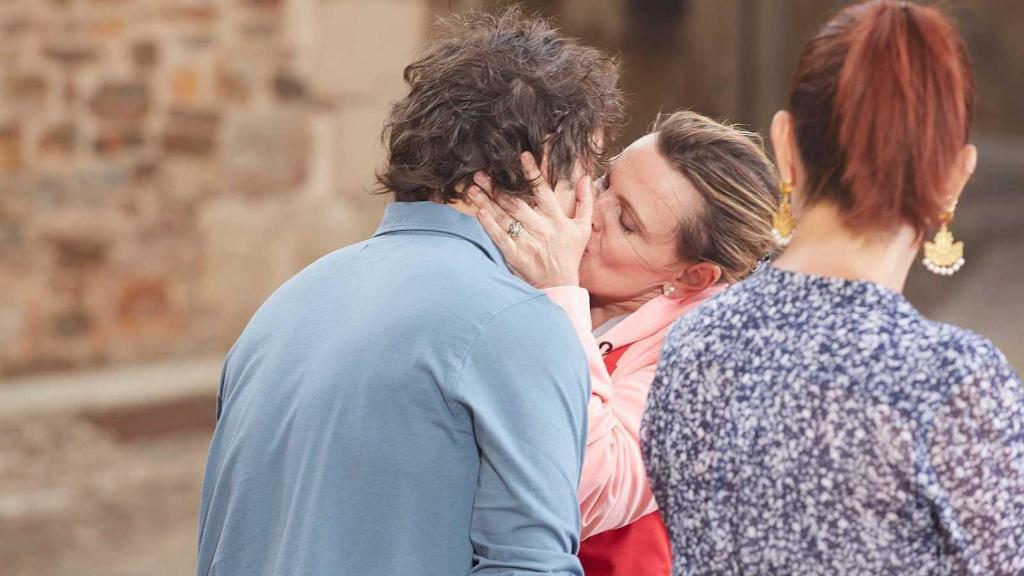 El beso de Ainhoa Arteta y Jordi Cruz