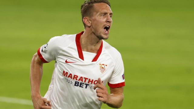 Luuk de Jong celebra el gol del Sevilla ante el Rennes en la Champions League