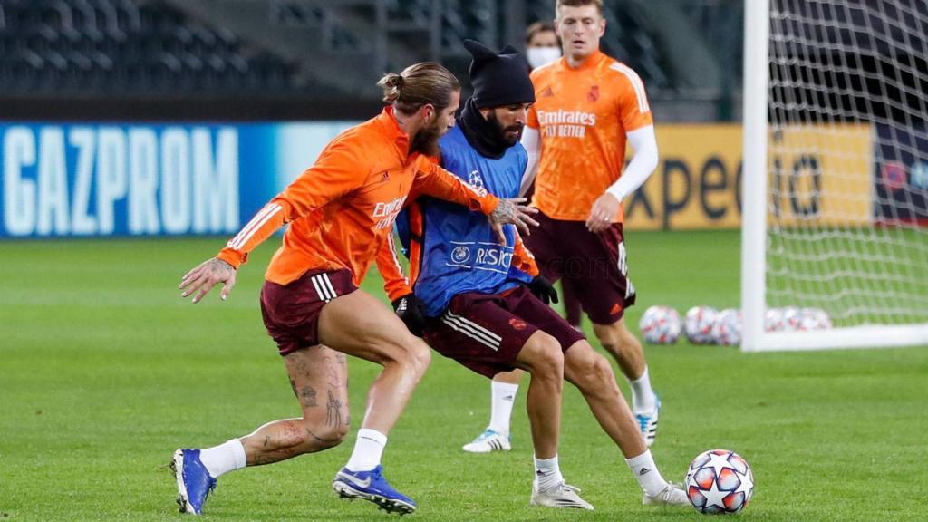 Sergio Ramos y Karim Benzema entrenando sobre el Borussia Park