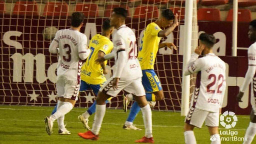 Maikel Mesa pide perdón tras hacer el gol del empate. Foto: LaLiga