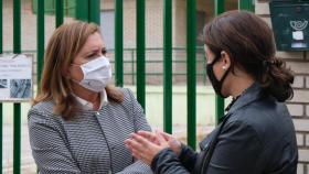 Rosa Ana Rodríguez, a la izquierda, y Pilar Zamora, a la derecha, este miércoles en Ciudad Real