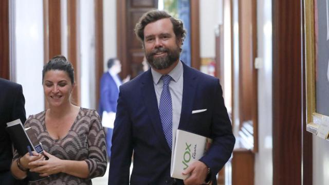 Los diputados Iván Espinosa de los Monteros y Macarena Olona.