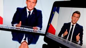 Emmanuel Macron durante la intervención televisiva donde ha anunciado el nuevo confinamiento de Francia.