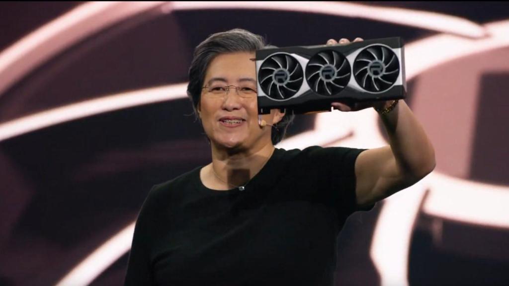 Lisa Su, CEO de AMD, con la Radeon RX 6900 XT